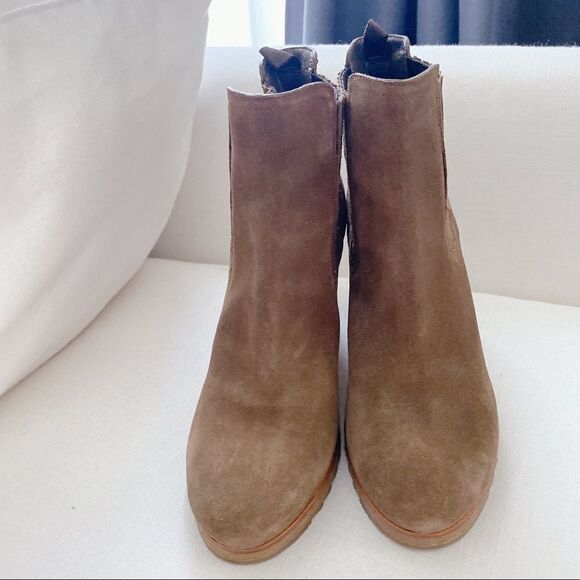 NEW Prada Leather ankle boots in camel/brown - Picture 2 of 14